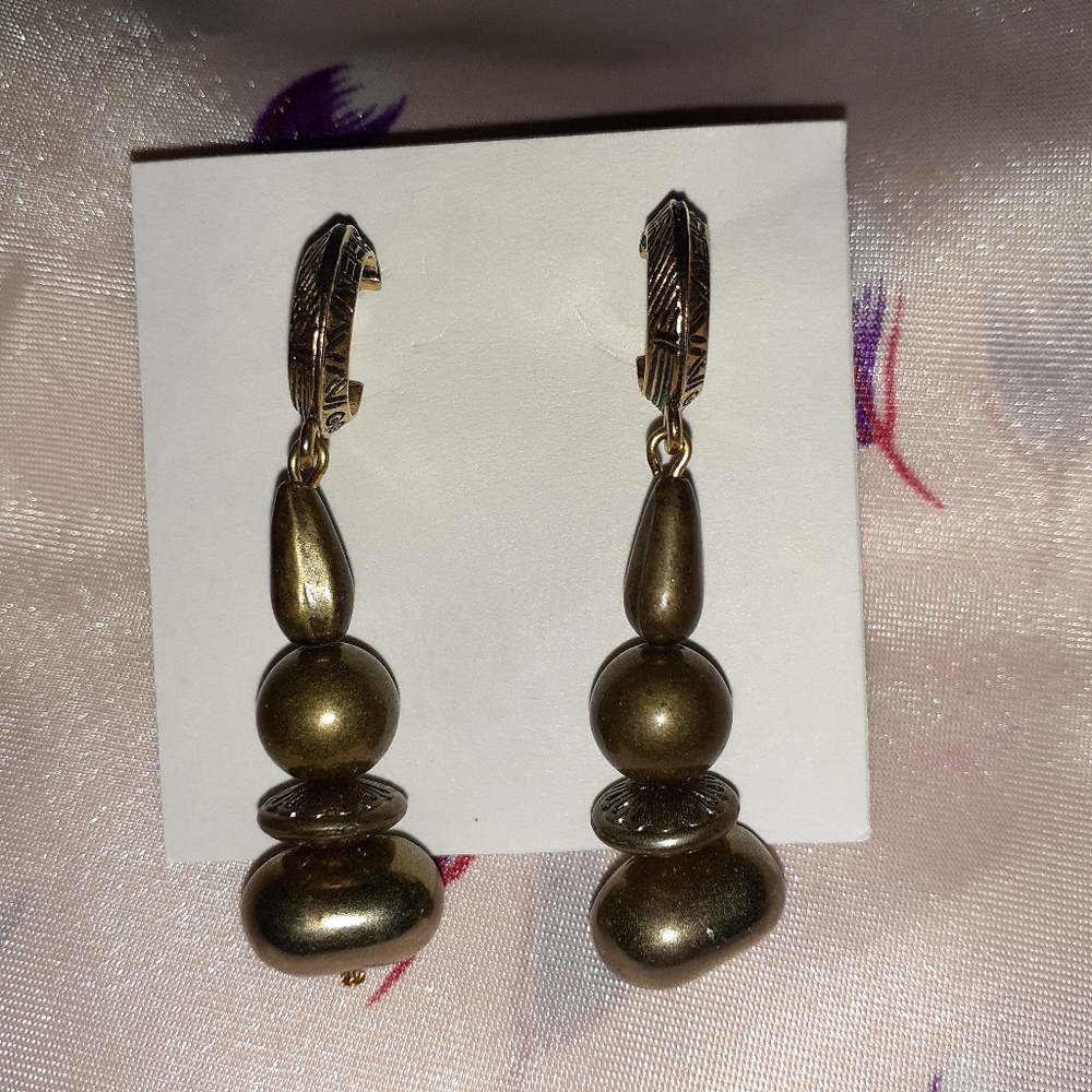 FREE w/ PURCHASE Pretty Vintage Earrings